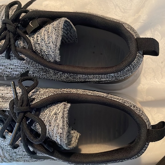 Nike grey Flyknit lace up fabric running lightweight reinforced toe Sz 9.5 - Picture 9 of 9